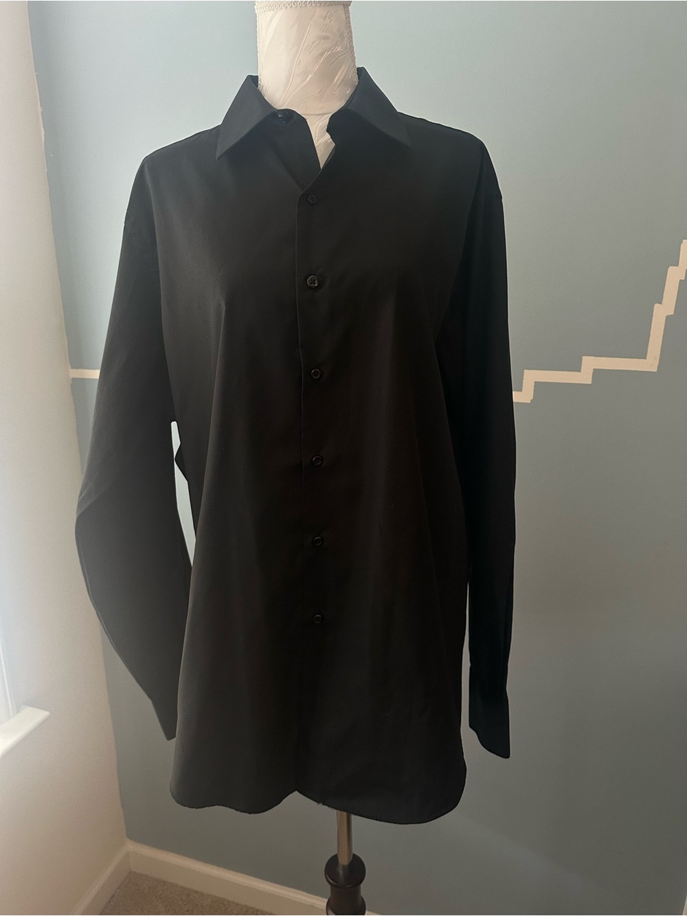 Van Heusen Fitted Black Long Sleeve Button-Down Shirt 16.5 34/35 Wrinkle Free